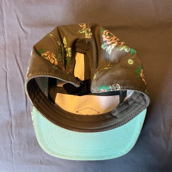 ๐ฅ EMPYRE FLORAL 5 PANEL CAP GREY ๐ฅ - Picture 2 of 3